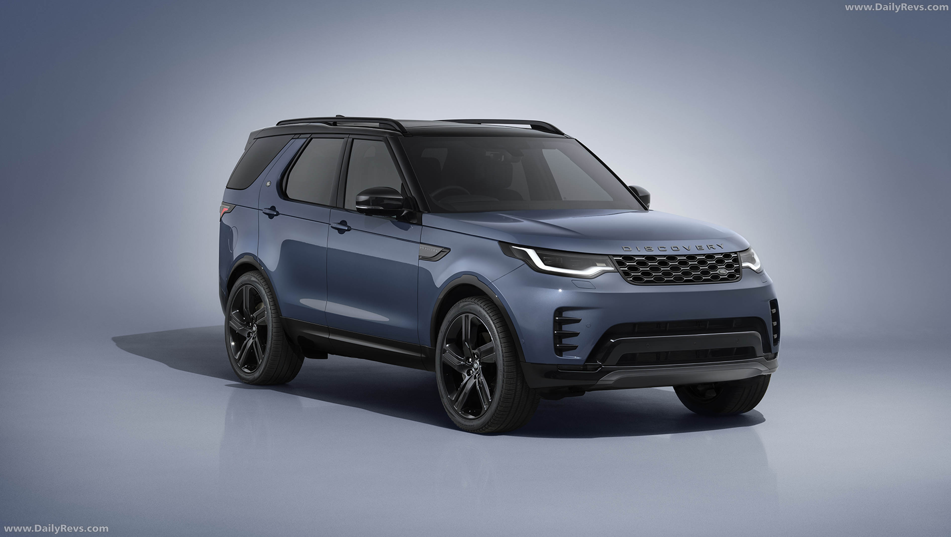 2026 Land Rover Discovery Landmark Edition Front View